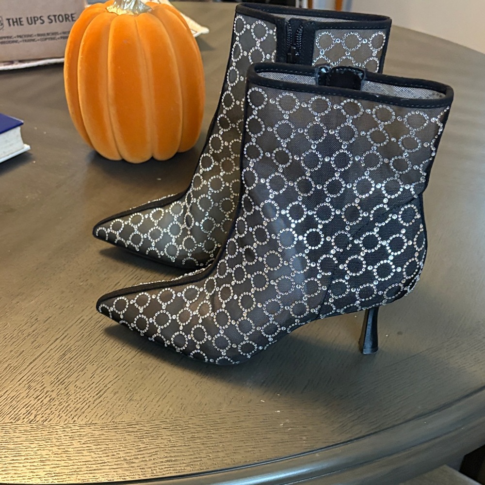 INC and Silver Boots. BOX INCLUDED very comfortable free shirt included